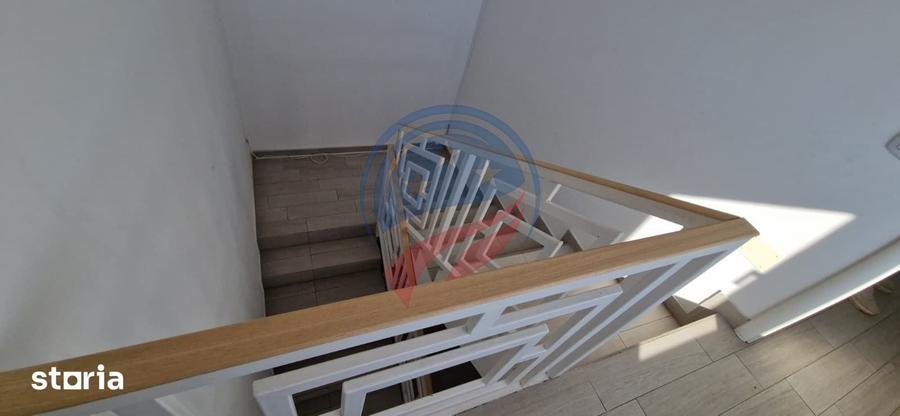 Casă cu 5 camere cu Teren 360 Mp în Malu Mare