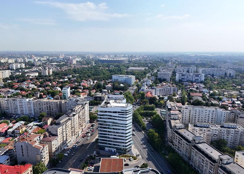 Birou, de 9,500 mp, în Muncii