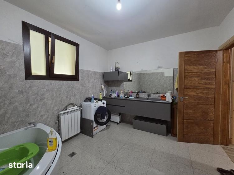 Casă cu 4 camere cu Teren 1118 Mp în Pufești