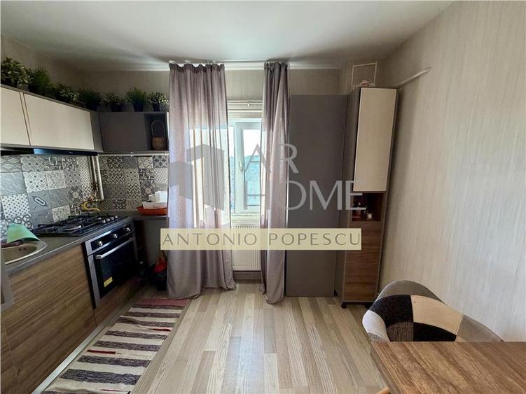 Apartament cu 3 camere decomandat, mobilat în Central