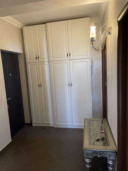 Apartament cu 2 camere decomandat în Baza 3