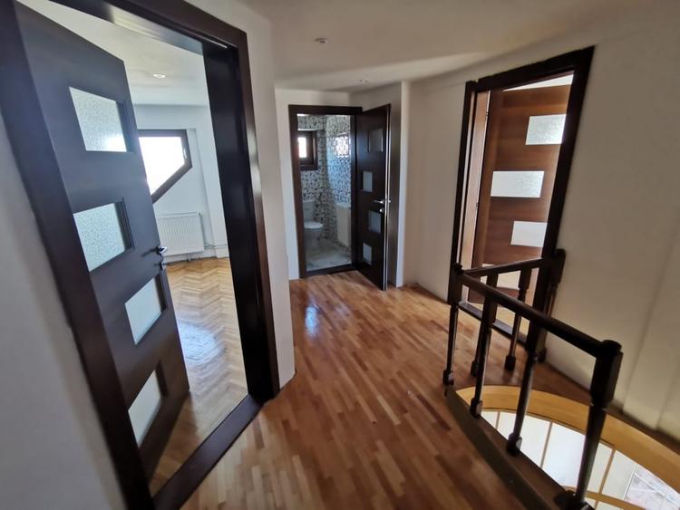 Apartament cu 5 camere decomandat în Elisabetin