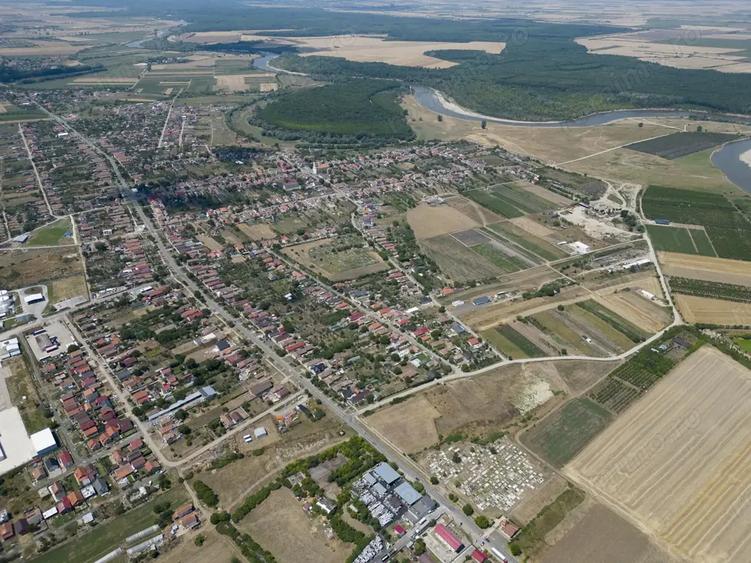 Teren de 6005 mp, în Zădăreni