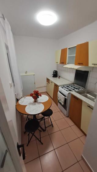 Inchiriez apartament 1 camera decomandat, 32 mp + balcon, Complexul Studentesc - 2