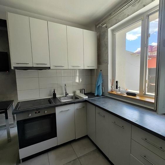 Apartament cu 2 camere semidecomandat în Tei