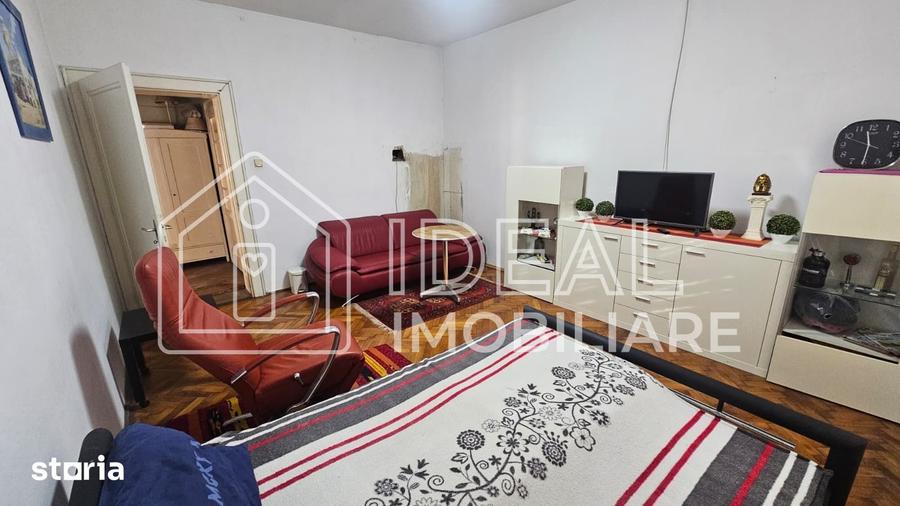 Casă cu 6 camere cu Teren 900 Mp în Calea Poplăcii