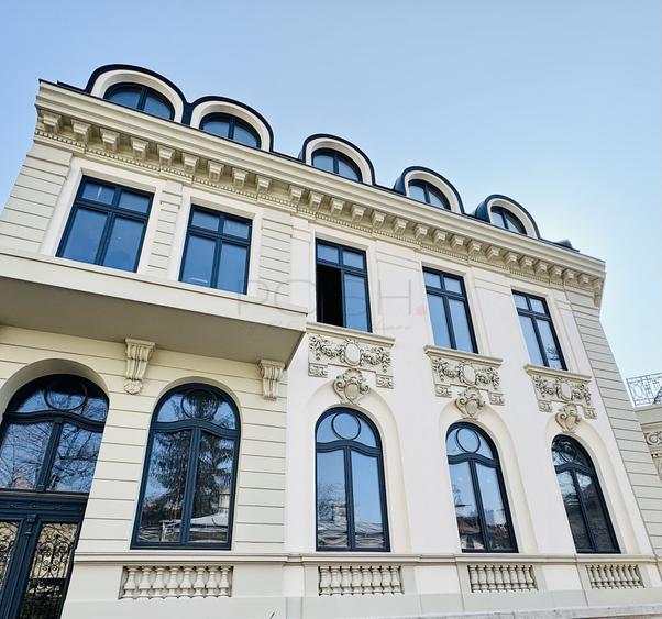 Casă individuală cu 12 camere cu Canalizare în Universitate