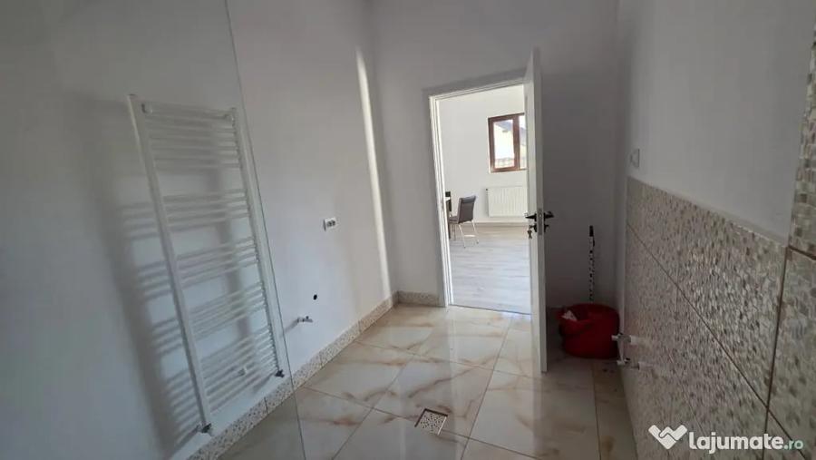 Casă cu 3 camere cu Teren 1890 Mp în Central