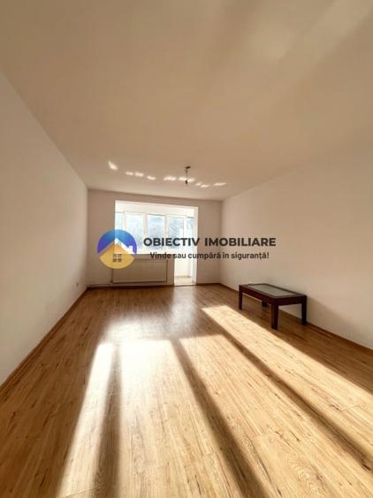 Apartament cu 3 camere semidecomandat în Mărăței