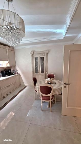 Casă cu 8 camere cu Teren 1223 Mp în Central