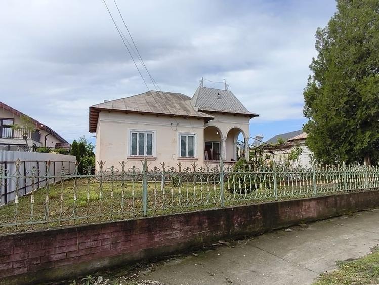 Casă individuală cu 4 camere cu Canalizare în Coteana