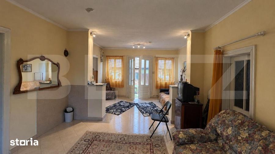 Casă cu 4 camere cu Teren 2385 Mp în Central