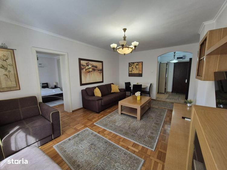 Apartament cu 3 camere nedecomandat în Sala Palatului