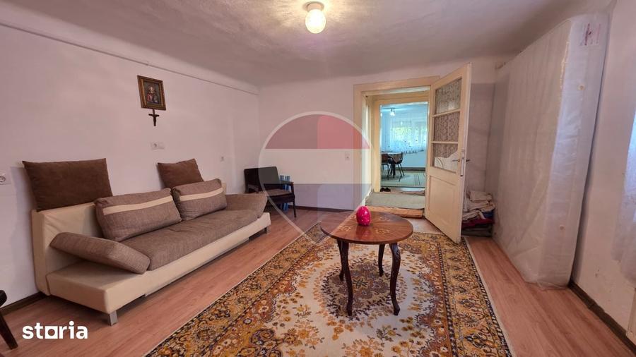 Casă cu 4 camere cu Teren 452 Mp în Central