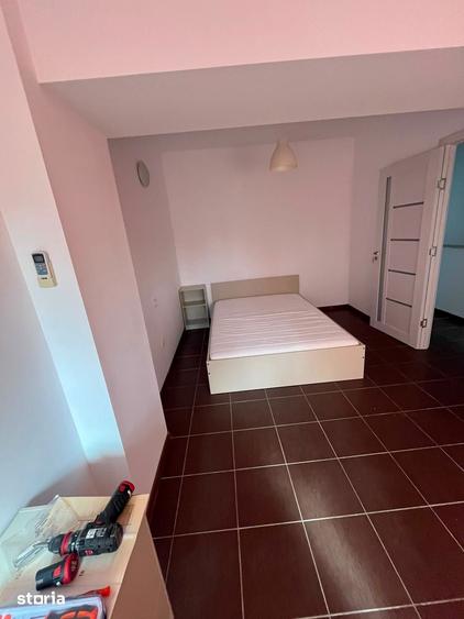 Apartament cu 3 camere semidecomandat în Nord