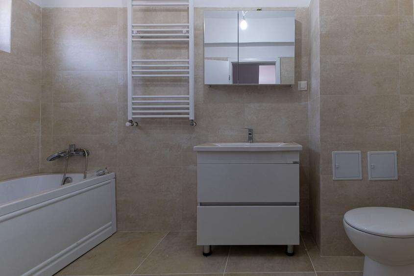 Apartament cu 3 camere decomandat în Metalurgiei