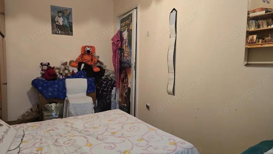 Apartament cu 4 camere semidecomandat în Gojdu