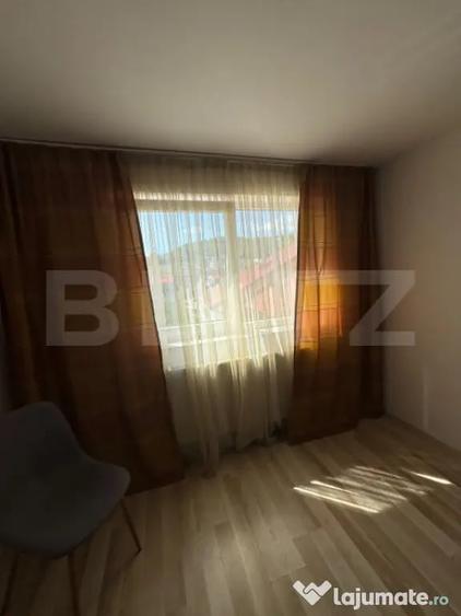 Apartament cu 3 camere semidecomandat în Florești