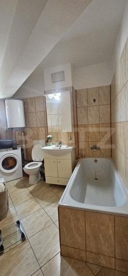 Apartament cu 5 camere decomandat, mobilat în Trident