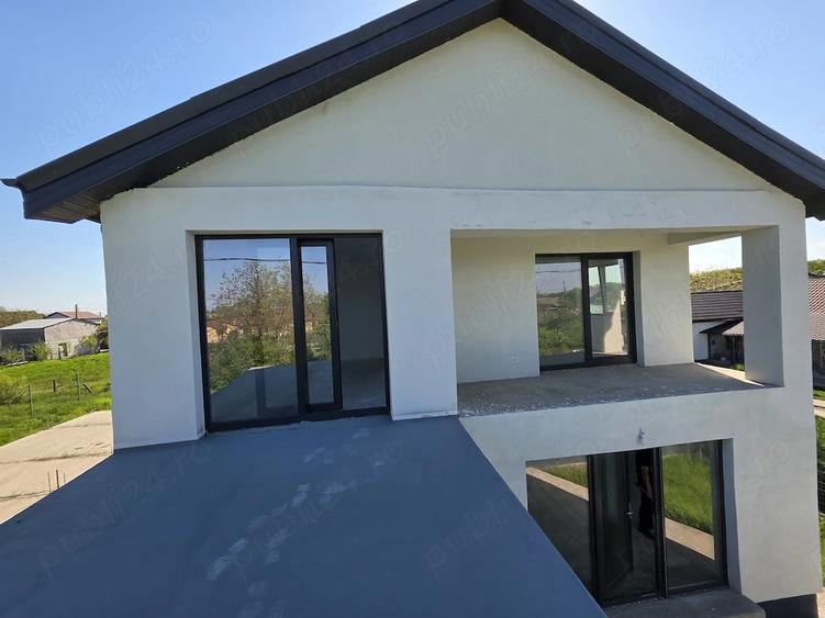 Casă cu 6 camere cu Teren 500 Mp în Spătaru