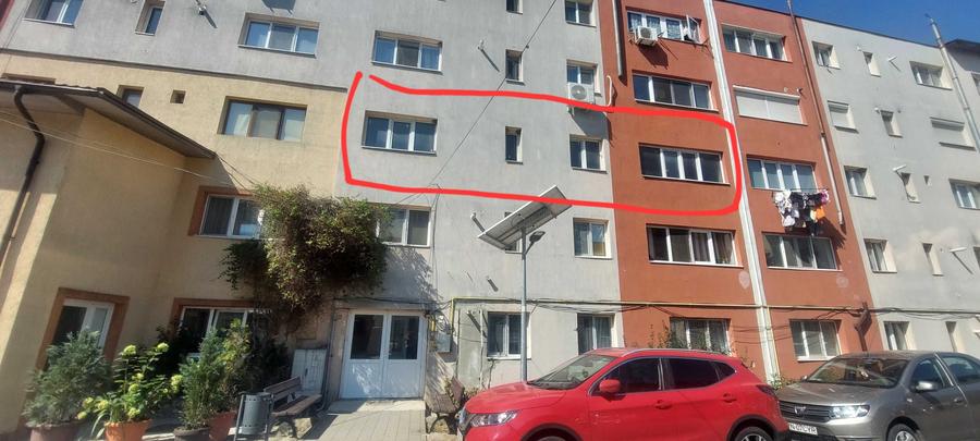 Apartament cu 3 camere decomandat în Central