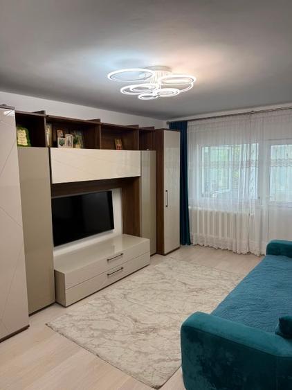 Apartament cu 2 camere decomandat, mobilat în Sud