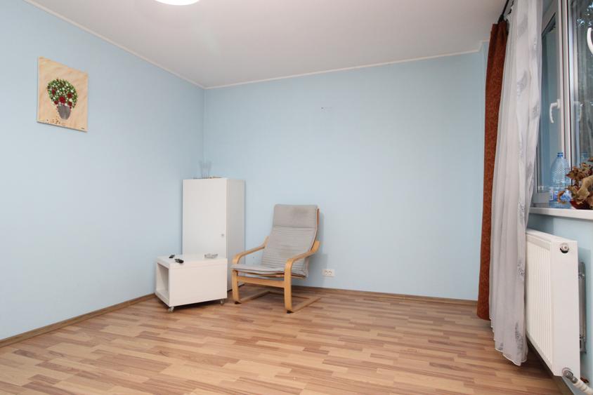 Apartament cu 3 camere decomandat în Drumul Taberei