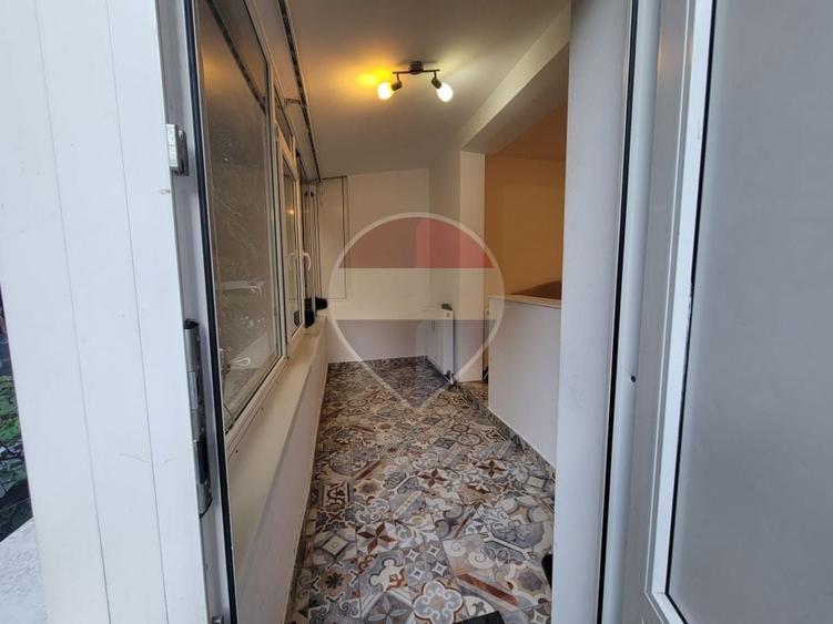Apartament cu 2 camere semidecomandat, mobilat în Berceni