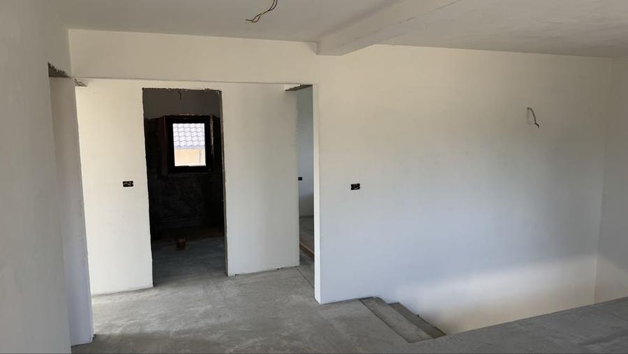 Casă cu 4 camere în Câmpineanca