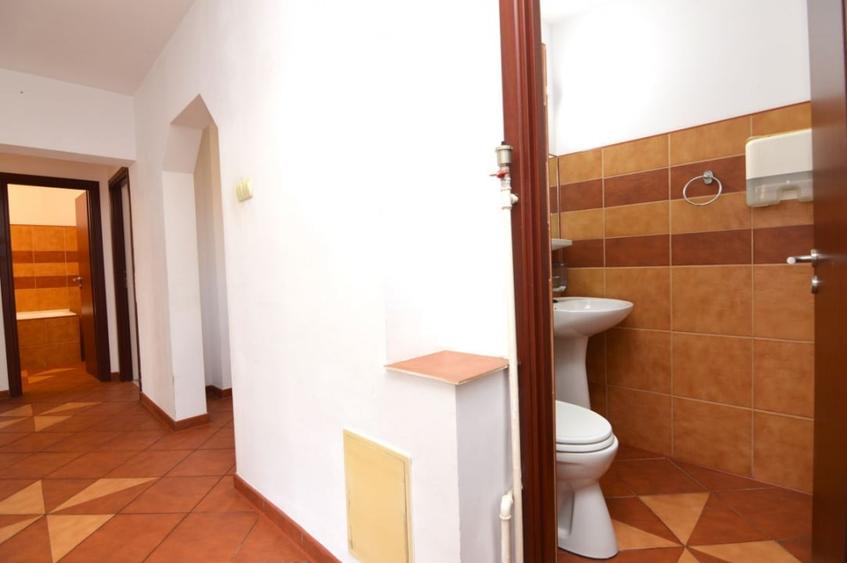 Apartament cu 3 camere, mobilat în Calea Călărașilor