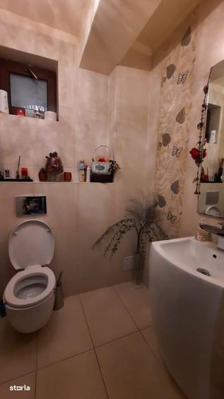 Casă cu 7 camere cu Canalizare în Dămăroaia