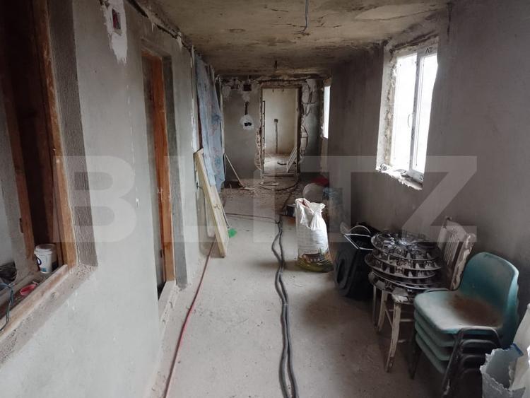 Casă individuală cu 6 camere cu Teren 696 Mp în Brazi