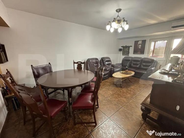 Apartament cu 3 camere decomandat, mobilat în Cetate