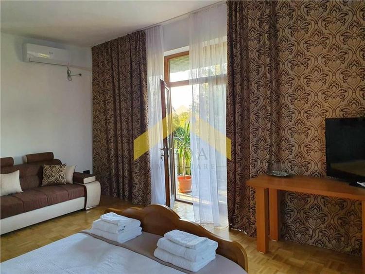 Casă individuală cu 15 camere cu Piscina în Micălaca