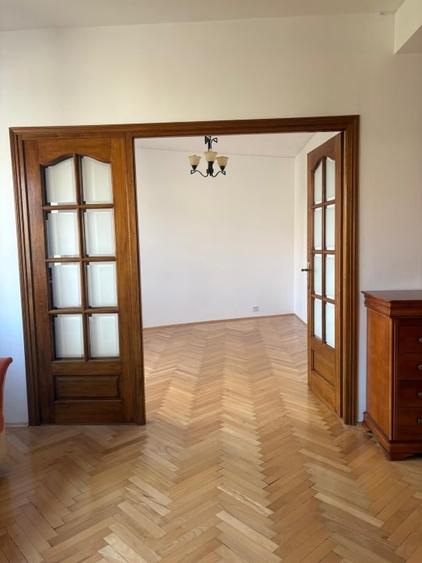 Apartament cu 3 camere decomandat, mobilat în Cotroceni