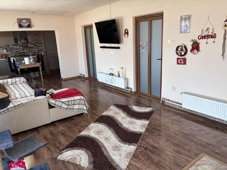 Casă cu 4 camere în Central