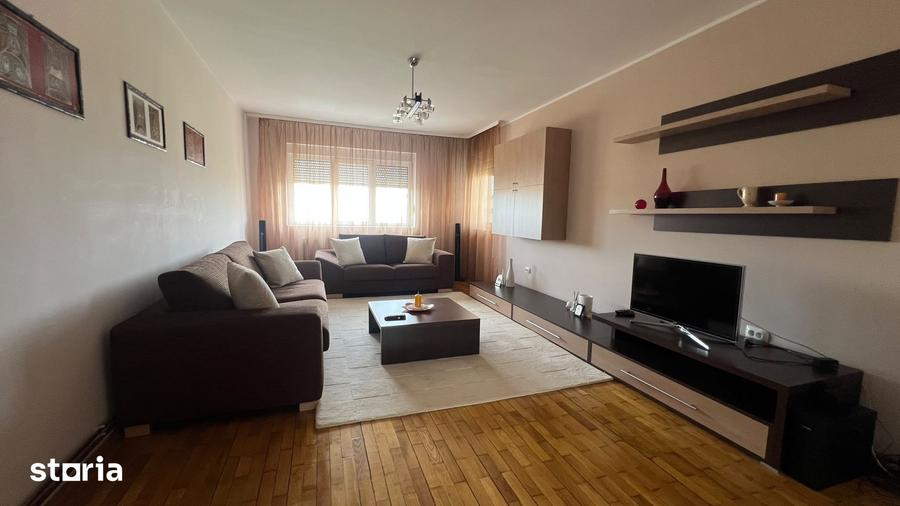 Apartament cu 3 camere decomandat în Intim