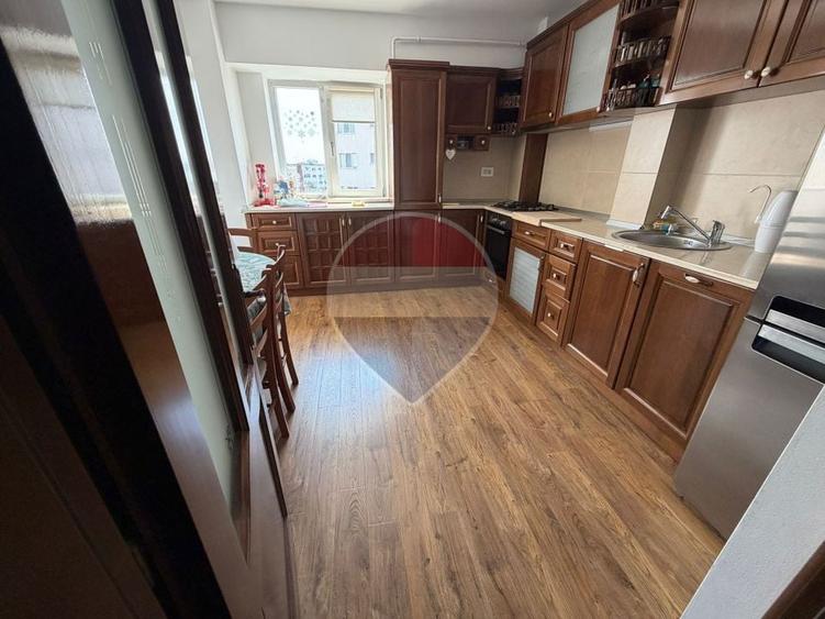 Apartament cu 3 camere decomandat în Brazda lui Novac