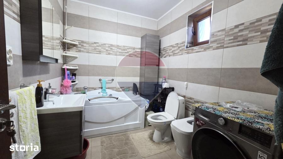 Casă cu 7 camere cu Teren 1400 Mp în Brâncovenești