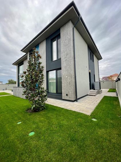 Casă individuală cu 6 camere cu Teren 730 Mp în Exterior Est