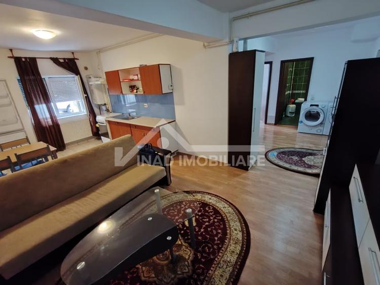 Apartament cu 3 camere semidecomandat, mobilat în Bună Ziua