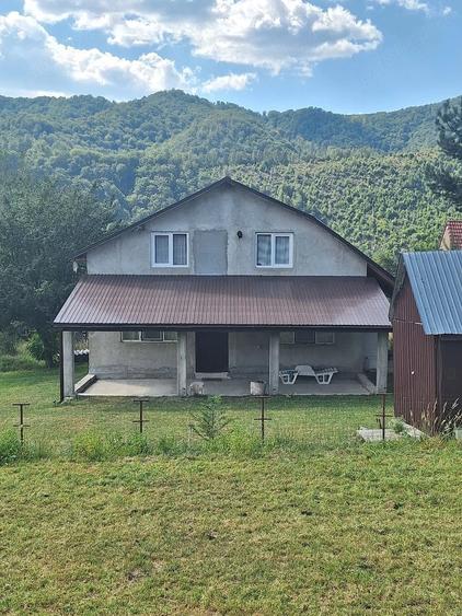 Casă cu 3 camere cu Teren 500 Mp în Remeți