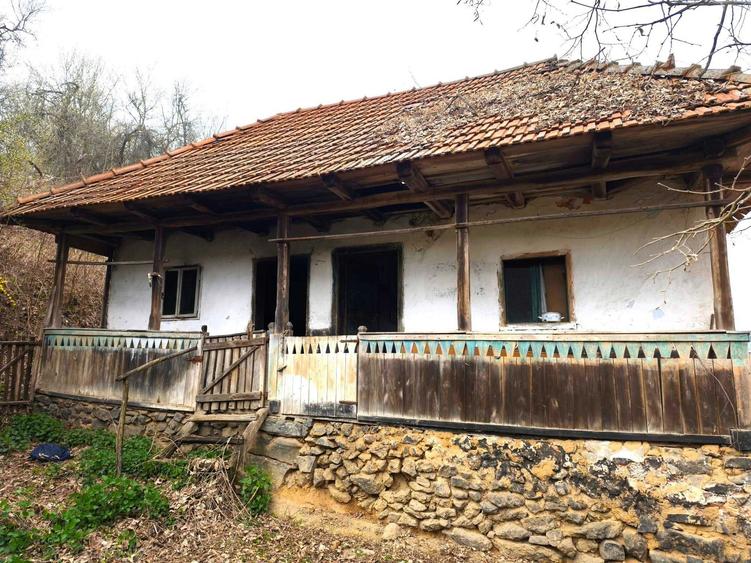 Casă cu 2 camere în Boiu