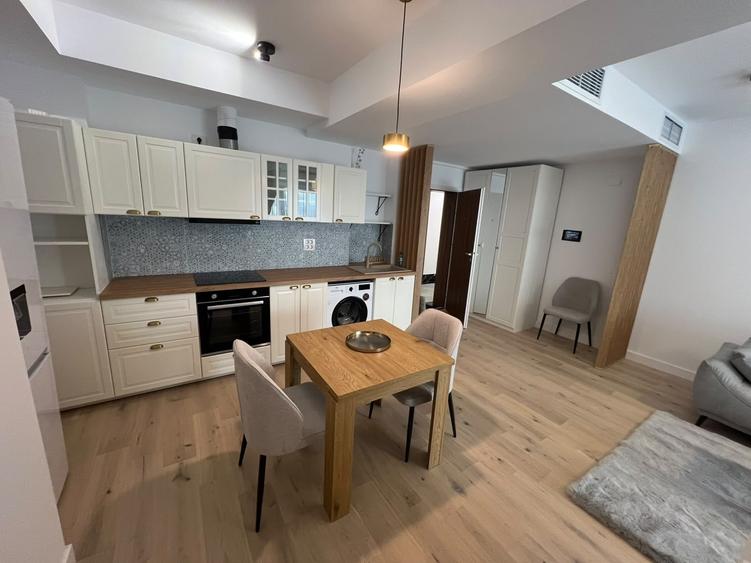 Apartament cu 2 camere decomandat, mobilat în P-ta Presei Libere