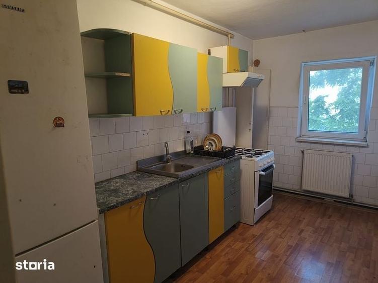 Apartament cu 2 camere decomandat în Tractorul