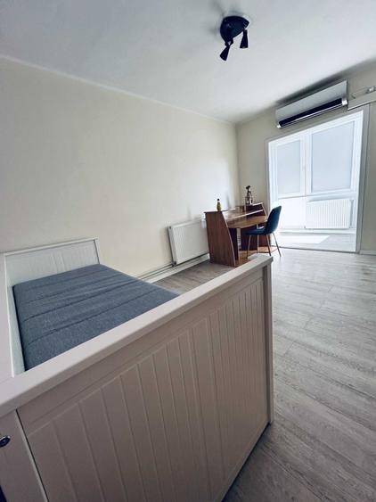 Apartament cu 3 camere semidecomandat în Complex Studențesc