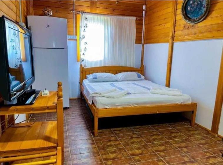 Casă cu 2 camere în Corbu