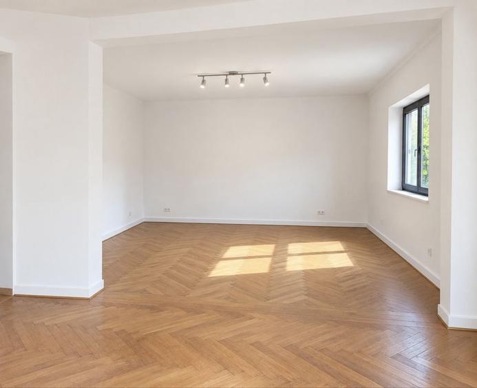 Casă cu 4 camere cu Teren 150 Mp în Central