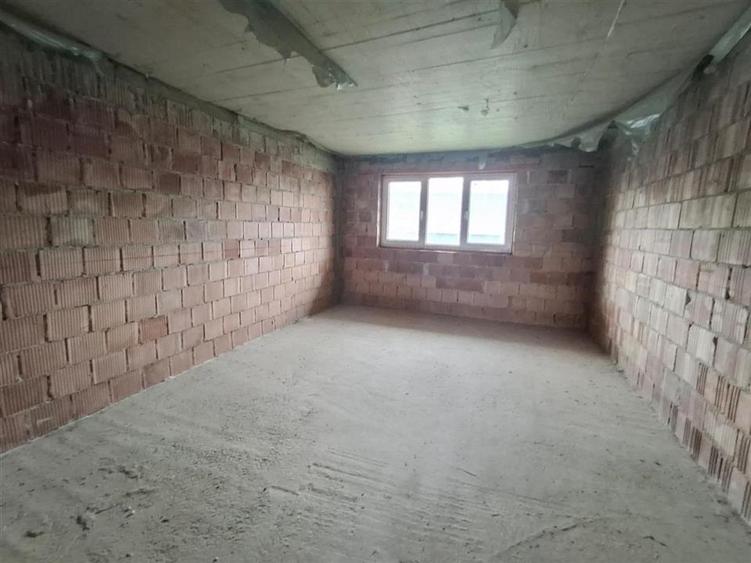 Casă individuală cu 5 camere cu Teren 380 Mp în Central