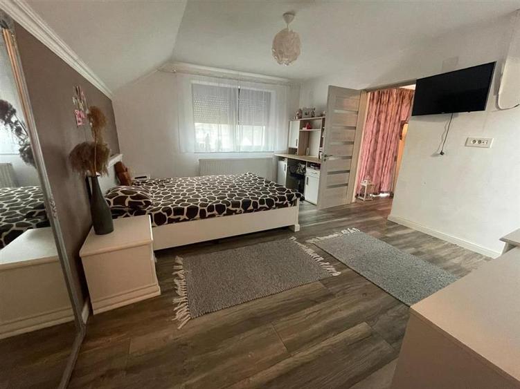 Casă cu 4 camere cu Teren 390 Mp în Oșorhei